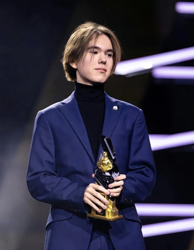 FlyQuest 签下罗马尼亚 AWPer regali