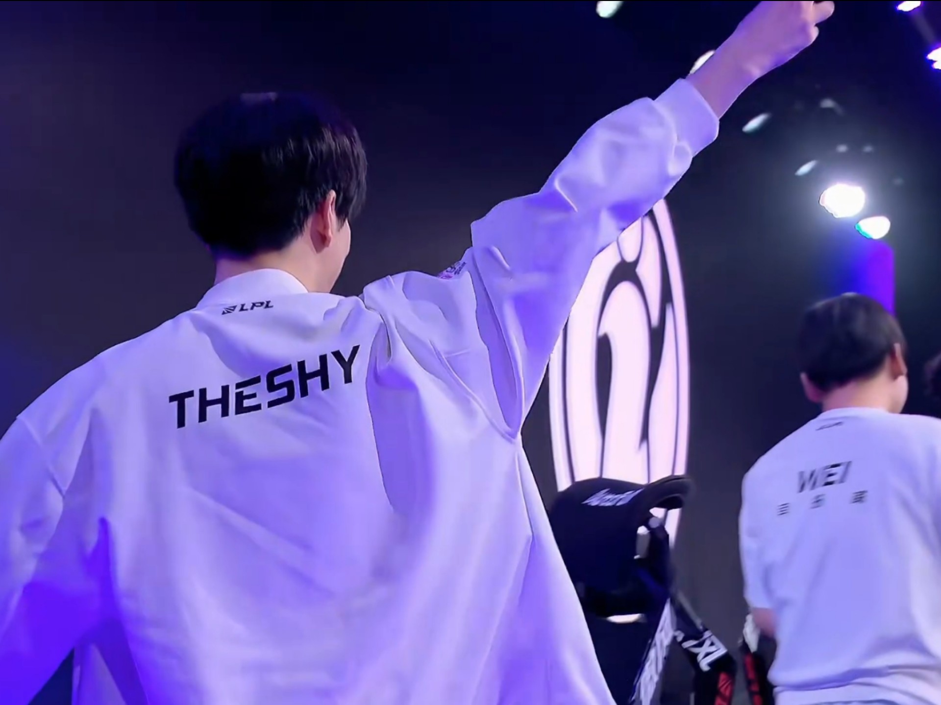 Invictus Gaming 官方博客：我们以完美的战绩晋级四分之一决赛！继续加油！