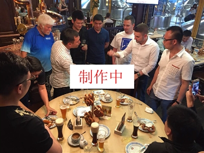 Doinb ：教练不要晚上天天打那个B排位啊 去看看别的队伍的训练赛